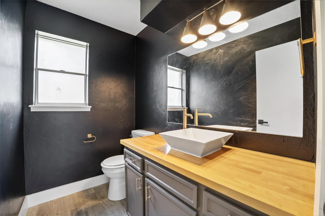 Photo of 8131 Theisswood Road