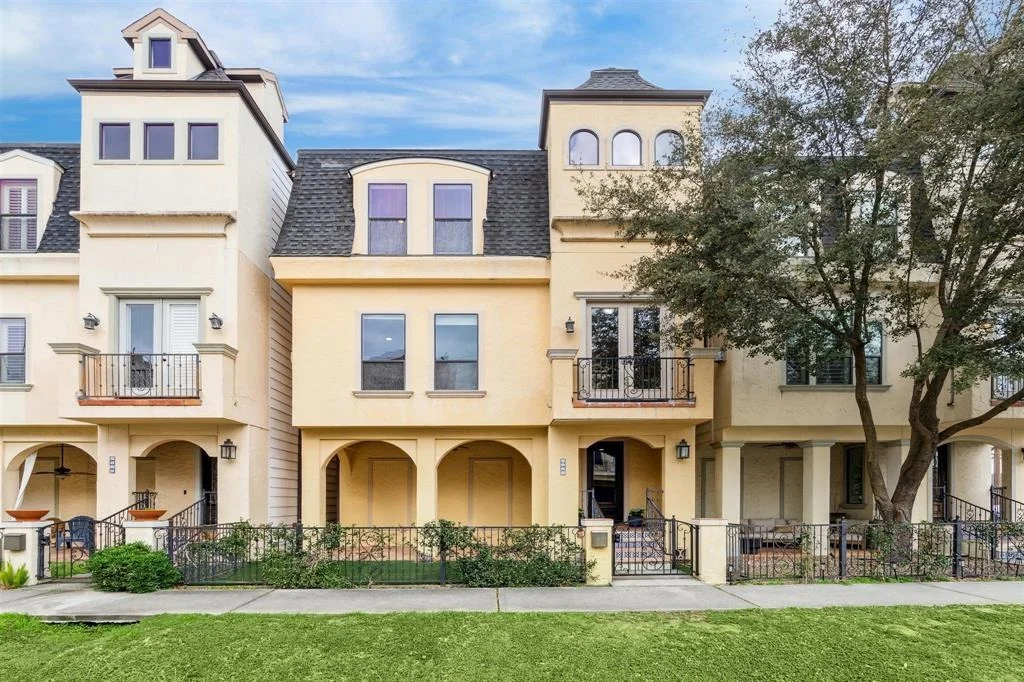 Photo of 2304 Couch Street