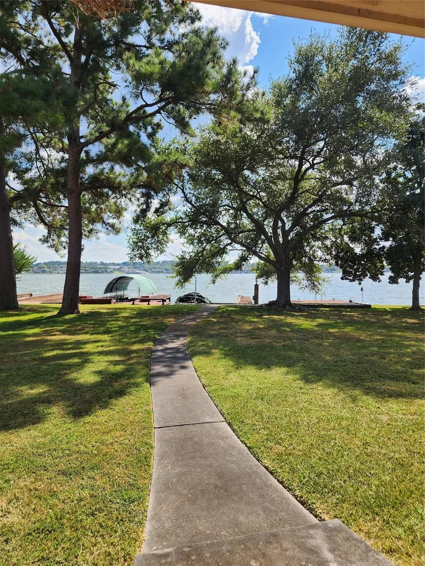 Photo of 12431 Lakeview Drive
