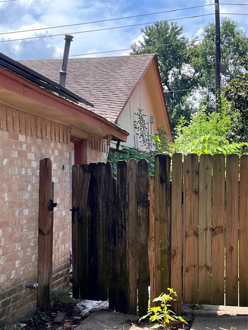 Photo of 5222 Moonshadows Drive