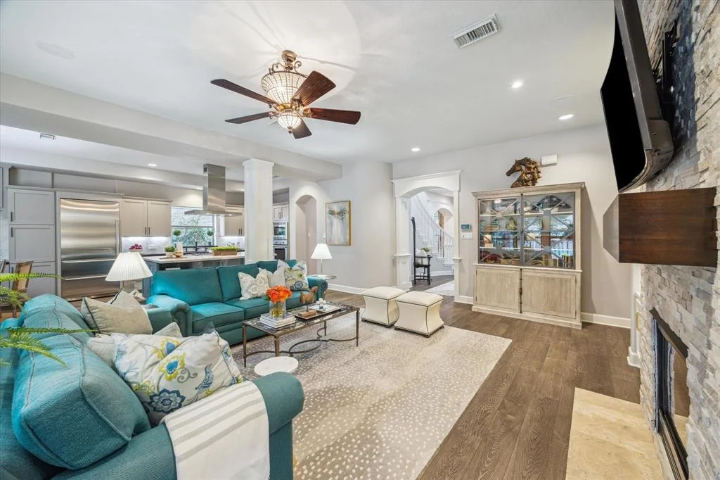 Photo of 63 E Beckonvale Circle