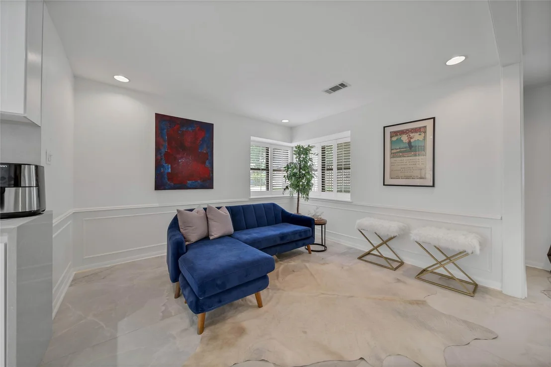Photo of 1030 Chantilly Lane