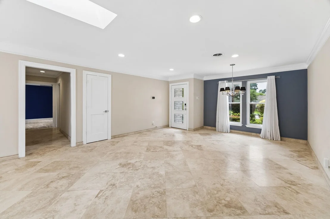 Photo of 9534 Beverlyhill Street