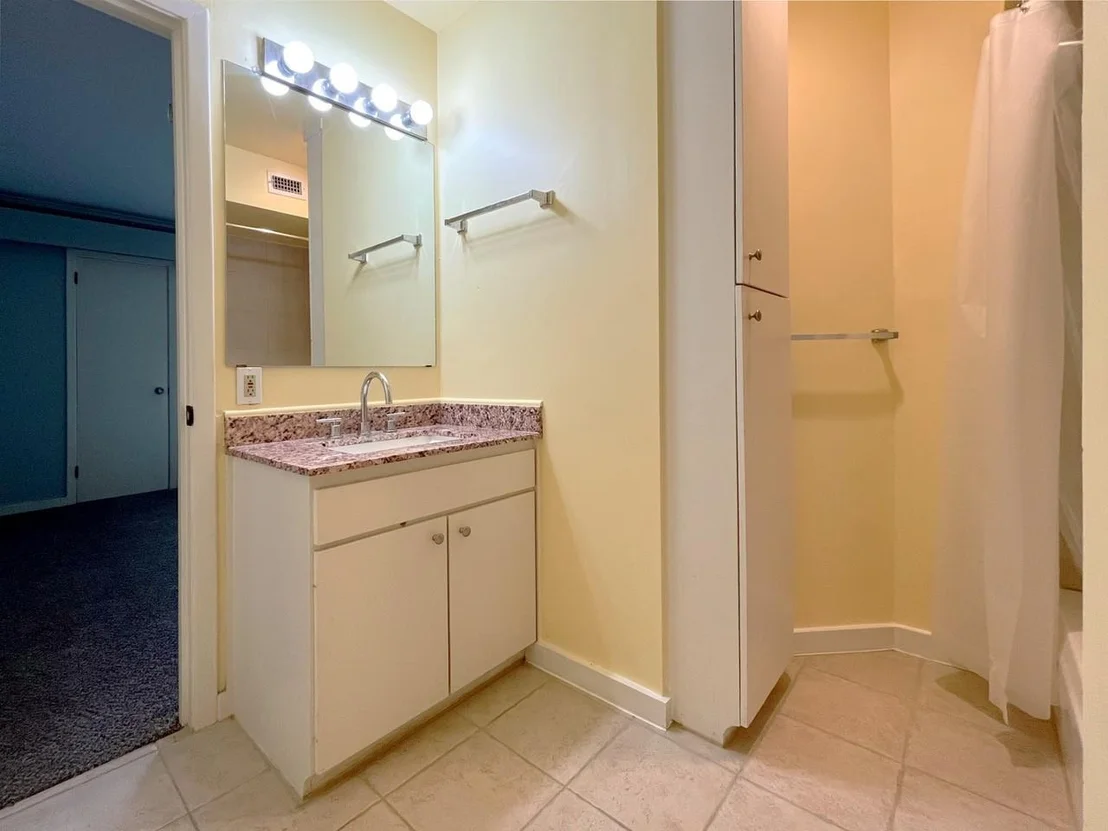 Photo of Unit 17 at 8211 Katy Freeway