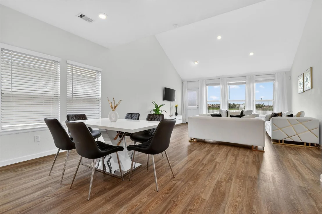 Photo of 4822 Chestnut Valley Lane