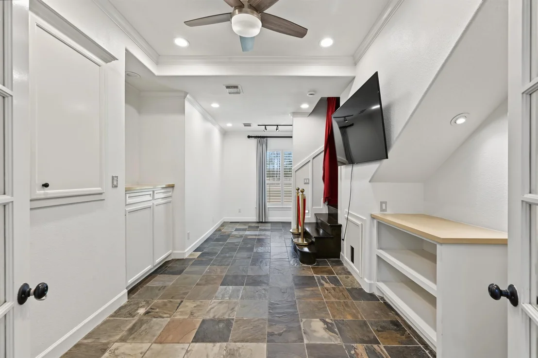 Photo of 10933 Lake Forest Drive