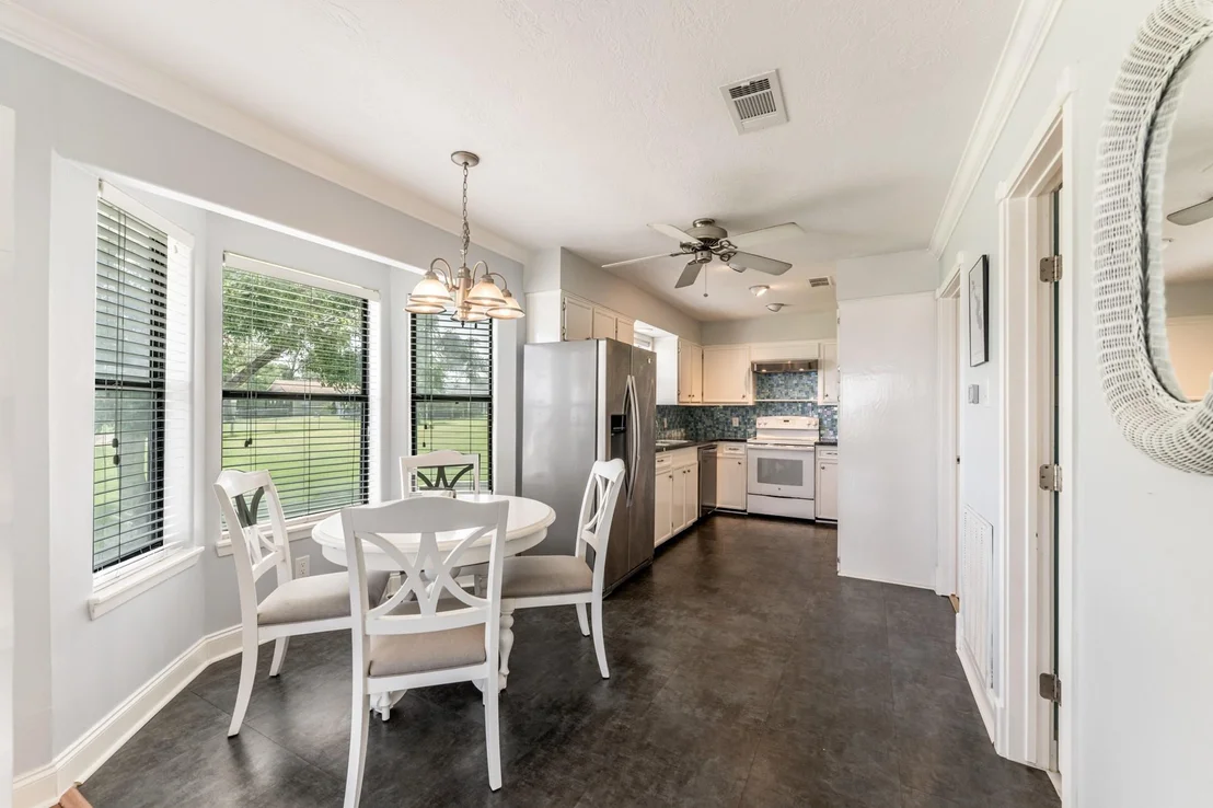 Photo of 180 W Lake Circle