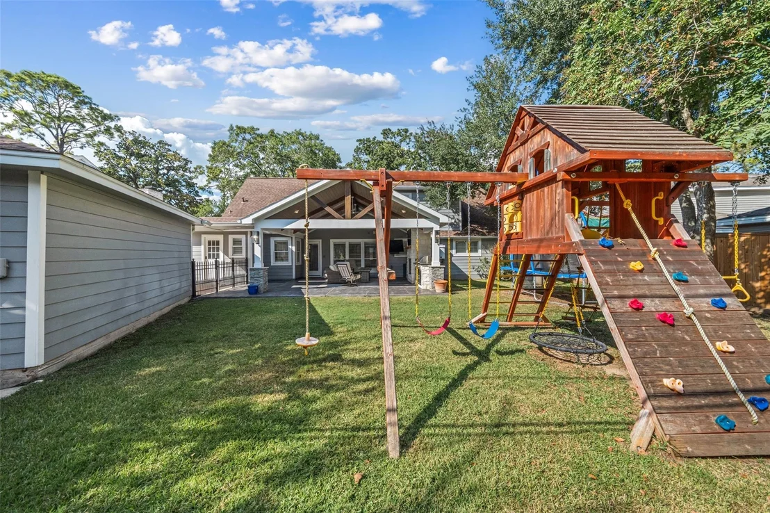 Photo of 14231 Carolcrest Drive