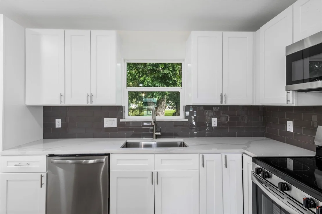 Photo of 1106 W Thomas Avenue