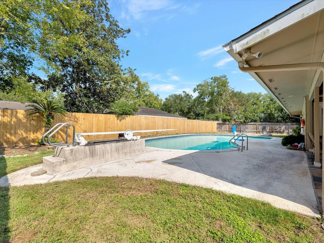 Photo of 1615 Redway Lane