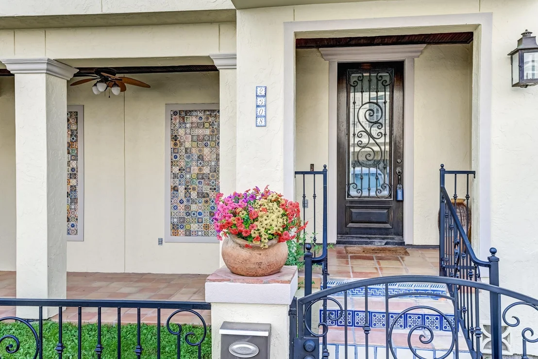 Photo of 2308 Couch Street