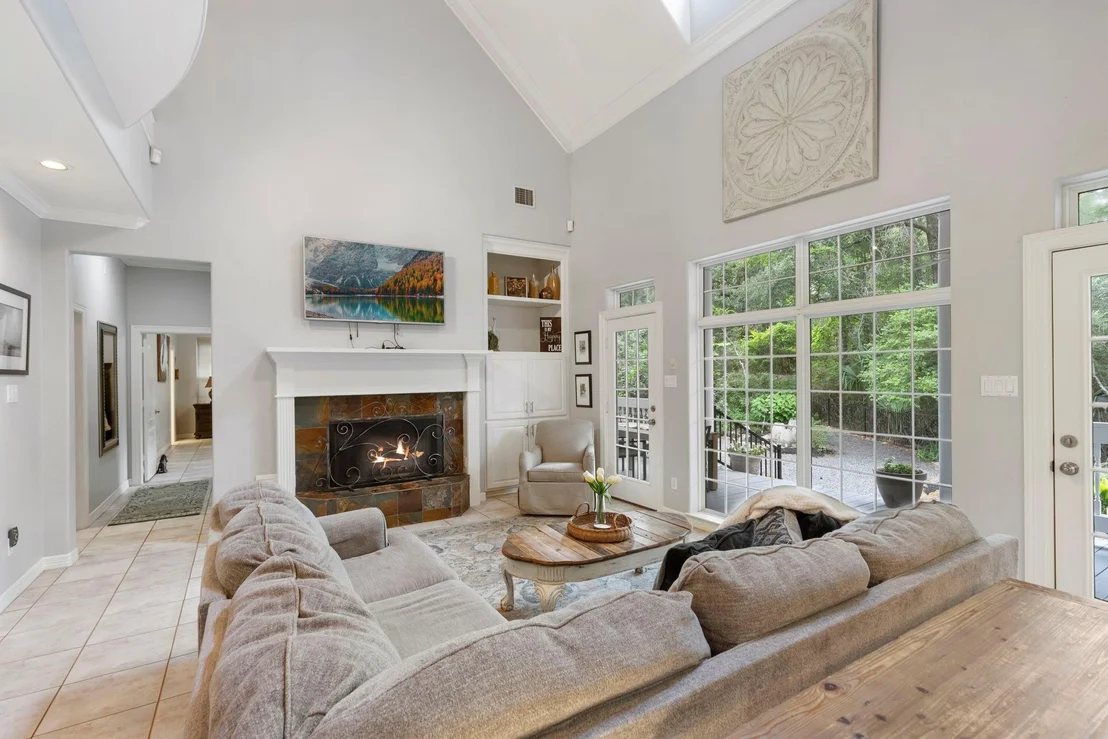 Photo of 10810 Lake Windcrest