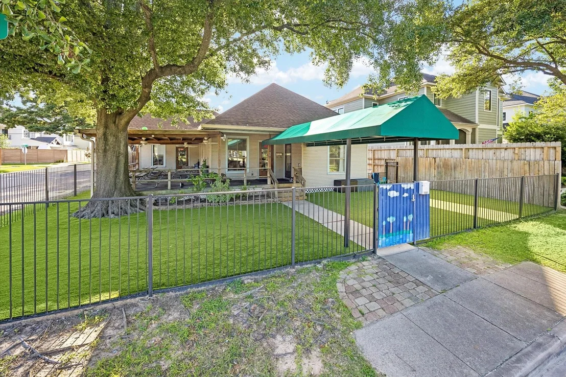 Photo of 1501 Herkimer Street