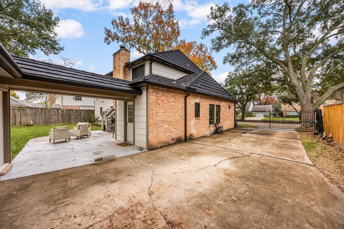 Photo of 1118 Crossroads Drive