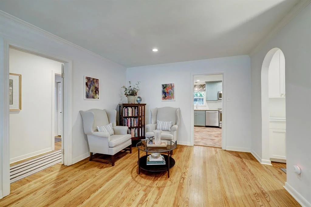 Photo of 2031 Chantilly Lane