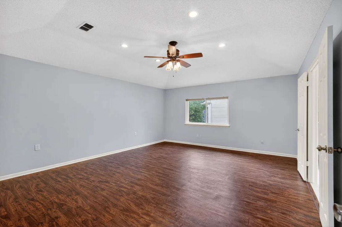 Photo of 918 Long Prairie Drive