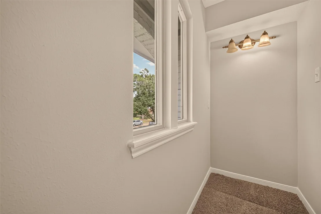 Photo of 18331 Longcliffe Drive