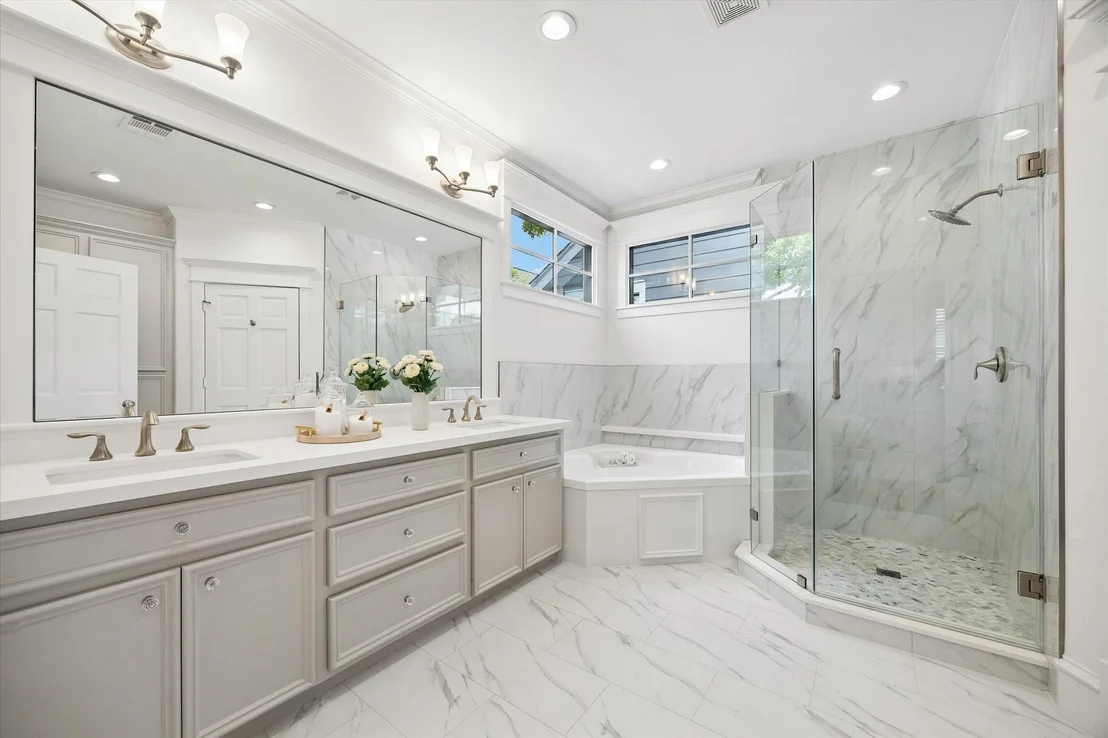 Photo of 705 W 9th Street