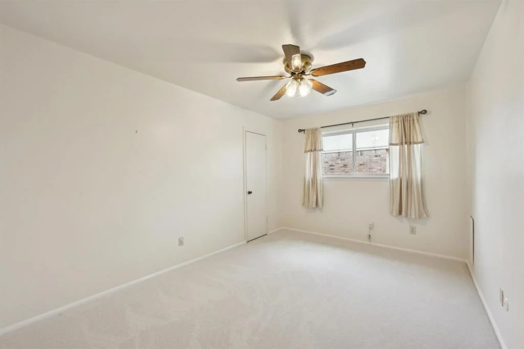 Photo of 8915 Roos Road