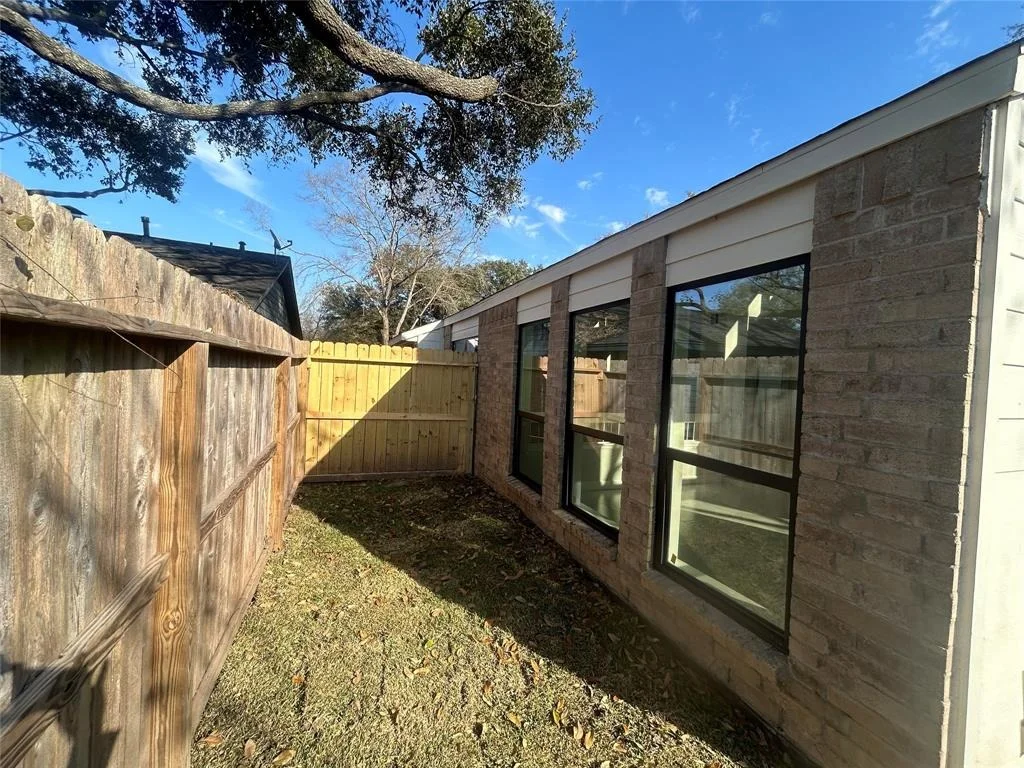 Photo of 6119 Fuller Street