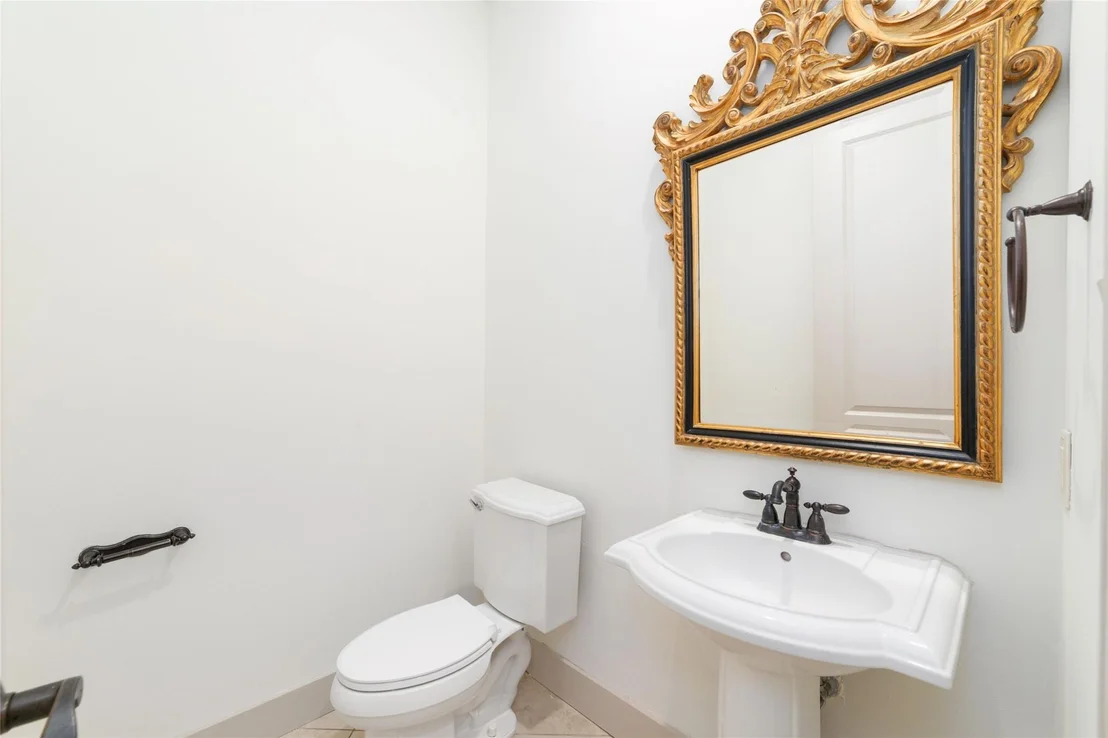 Photo of 2822 Stuart Manor