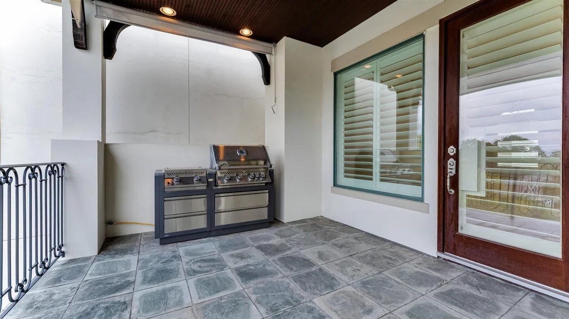 Photo of Unit E at 1700 Sunset Boulevard