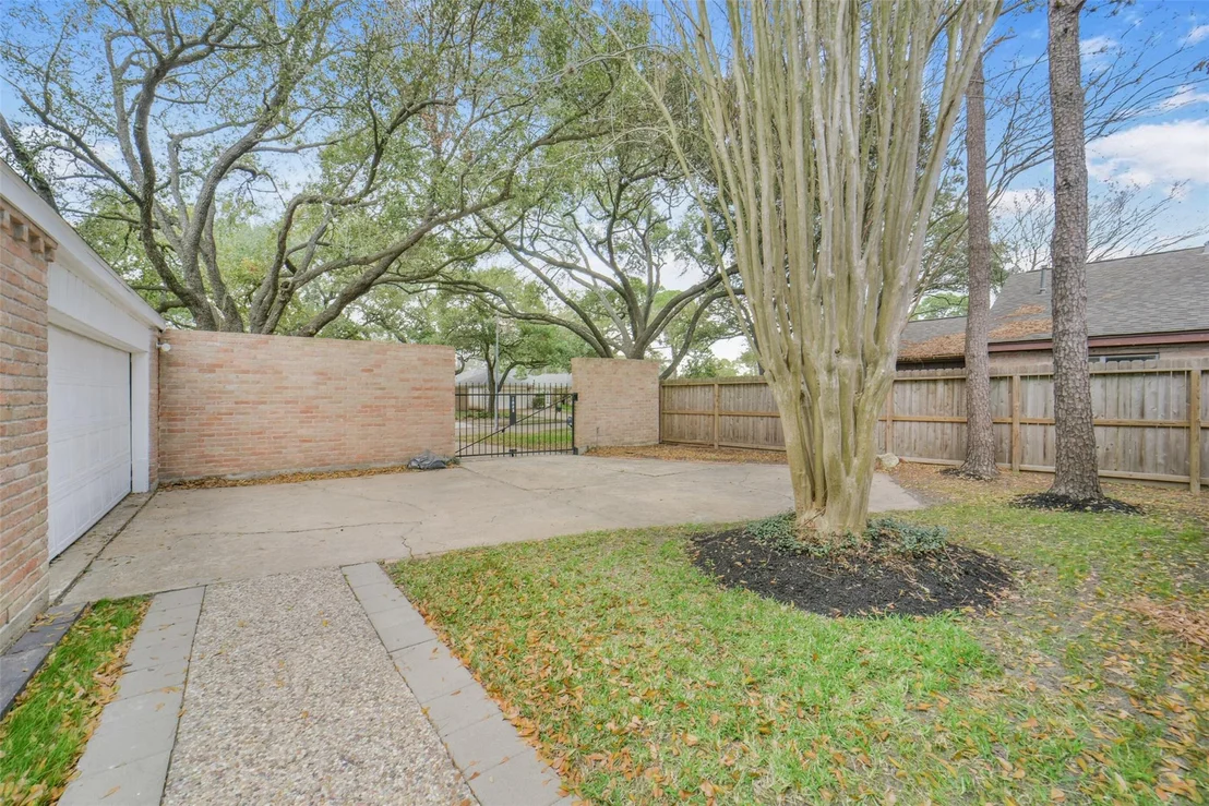 Photo of 1823 Cherry Bend Drive