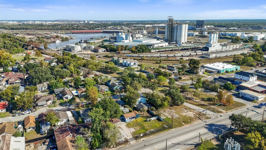 Photo of 7137 Navigation Boulevard