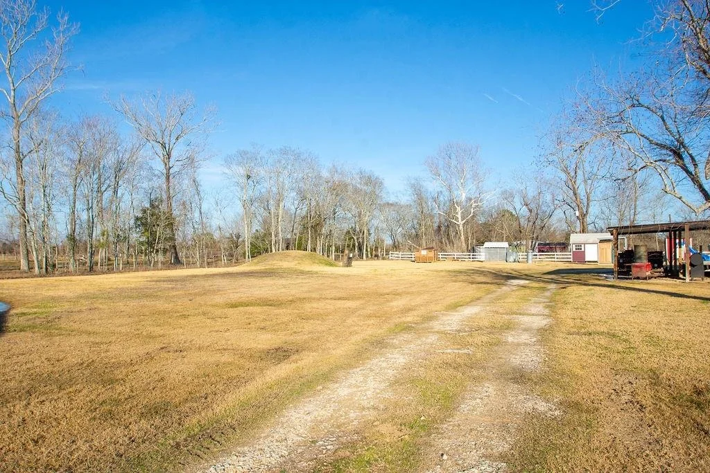 Photo of 2827 Louis Road