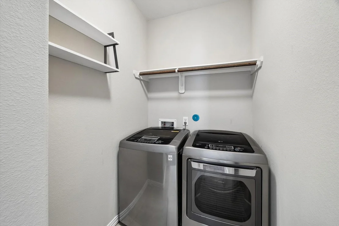 Photo of 660 Oak Circle Drive E