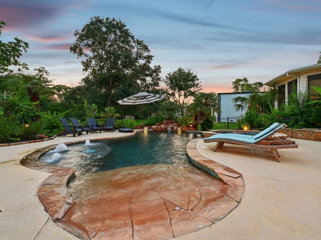 Photo of 2037 Lakeside Drive