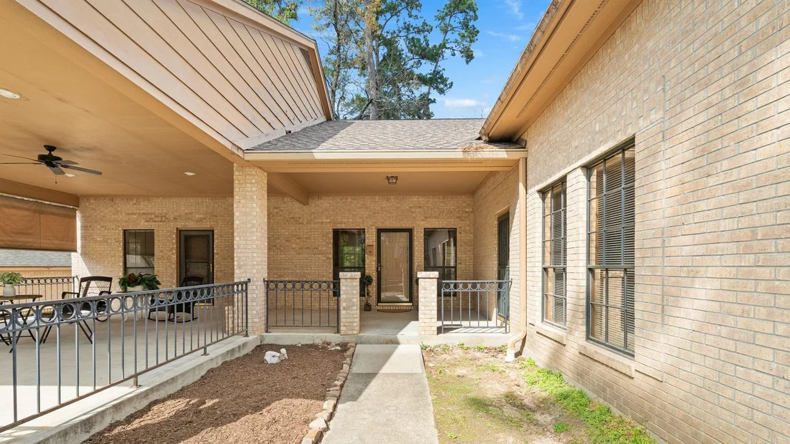 Photo of 105 Greenbriar Drive