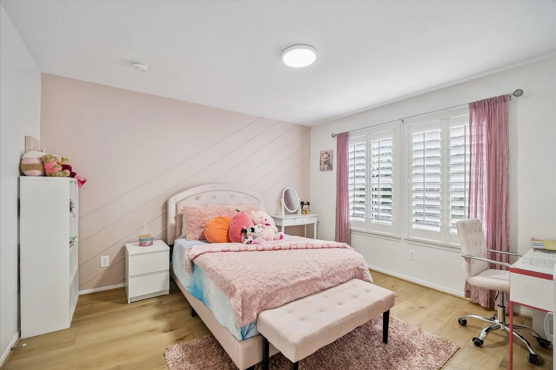 Photo of 15 W Beckonvale Circle