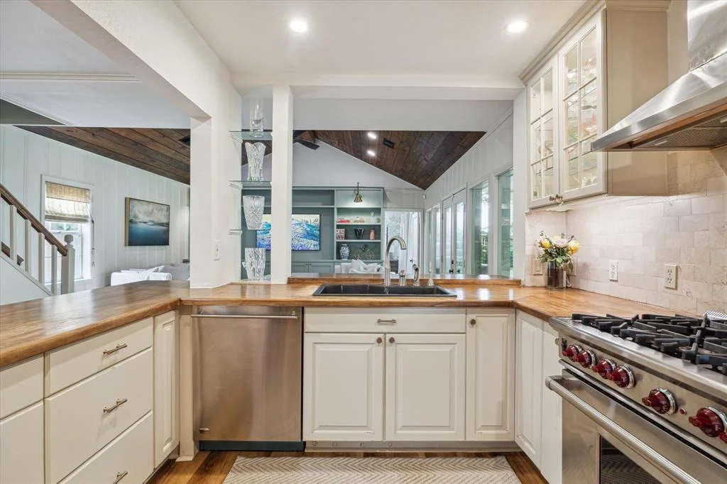 Photo of 2618 Sunset Boulevard