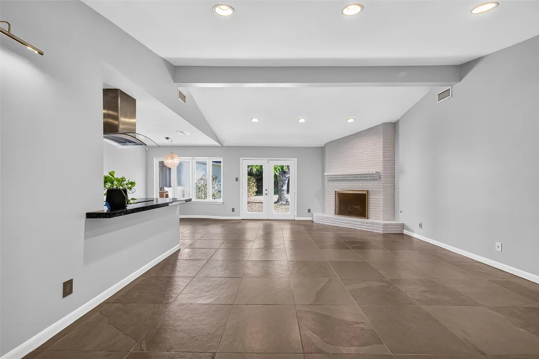 Photo of 5938 Claridge Drive