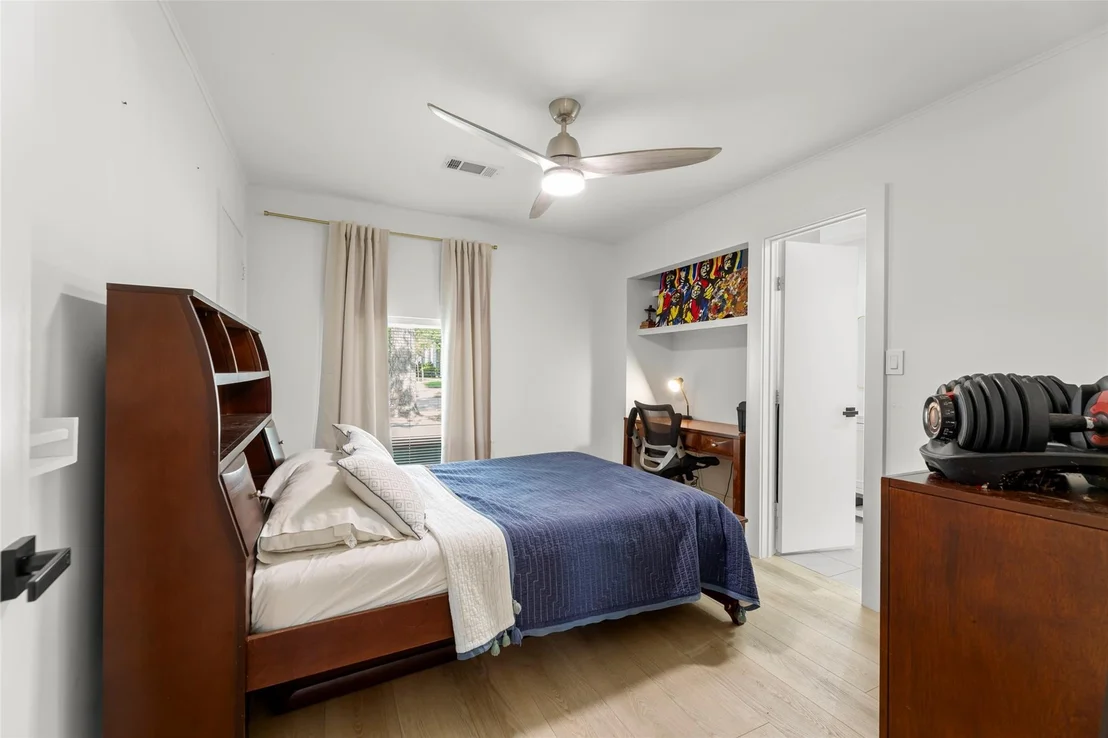 Photo of 802 N Wilcrest Drive