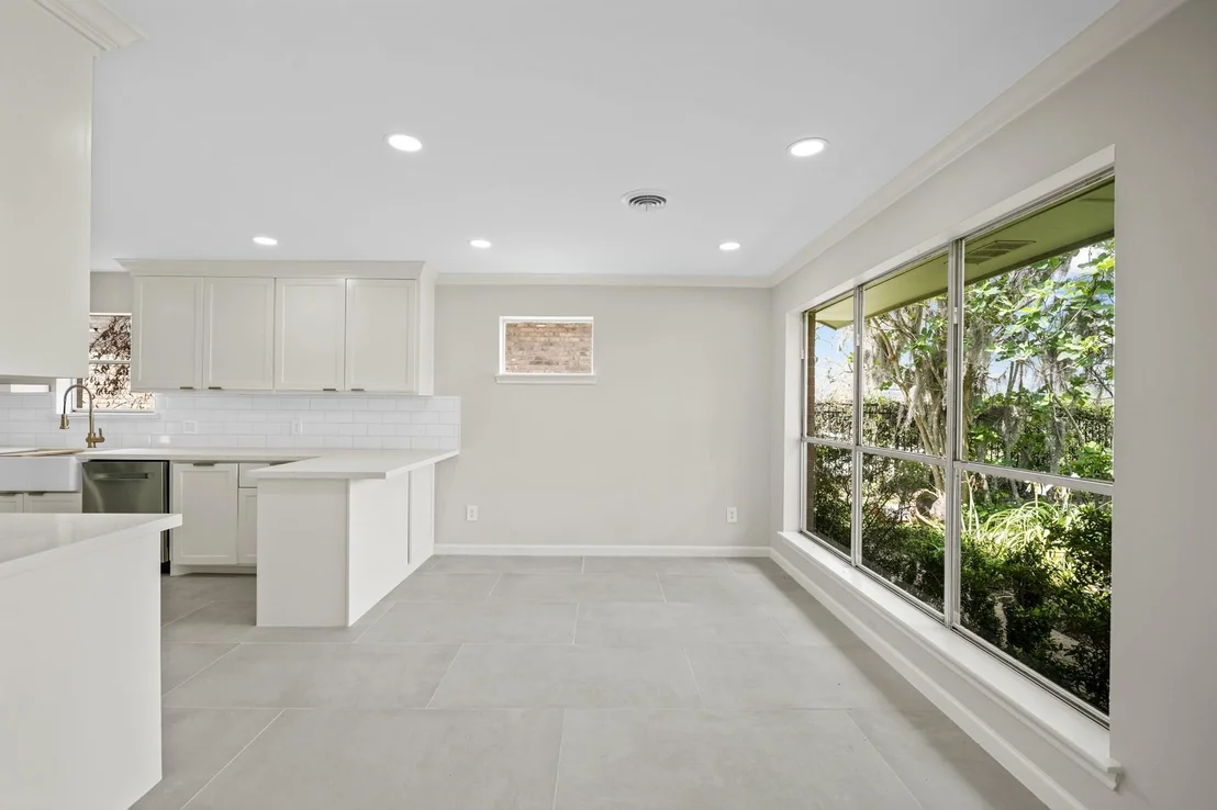 Photo of 2261 Riverside Drive