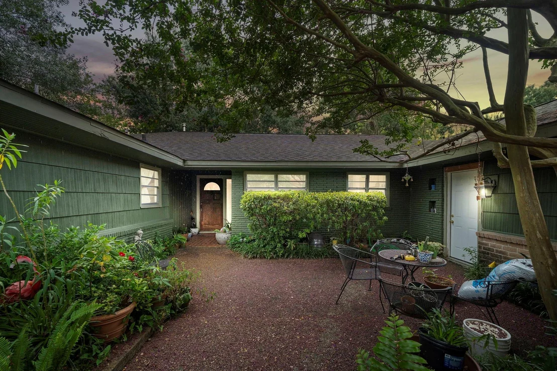 Photo of 8427 Westview Drive