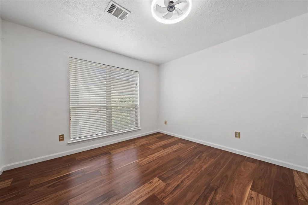 Photo of Unit 1007 at 7313 Gulf Freeway