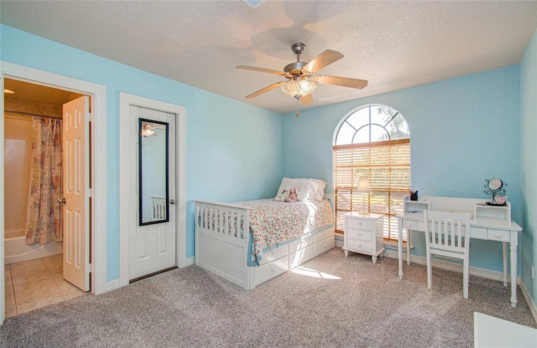 Photo of 805 Enchanted Oaks Drive