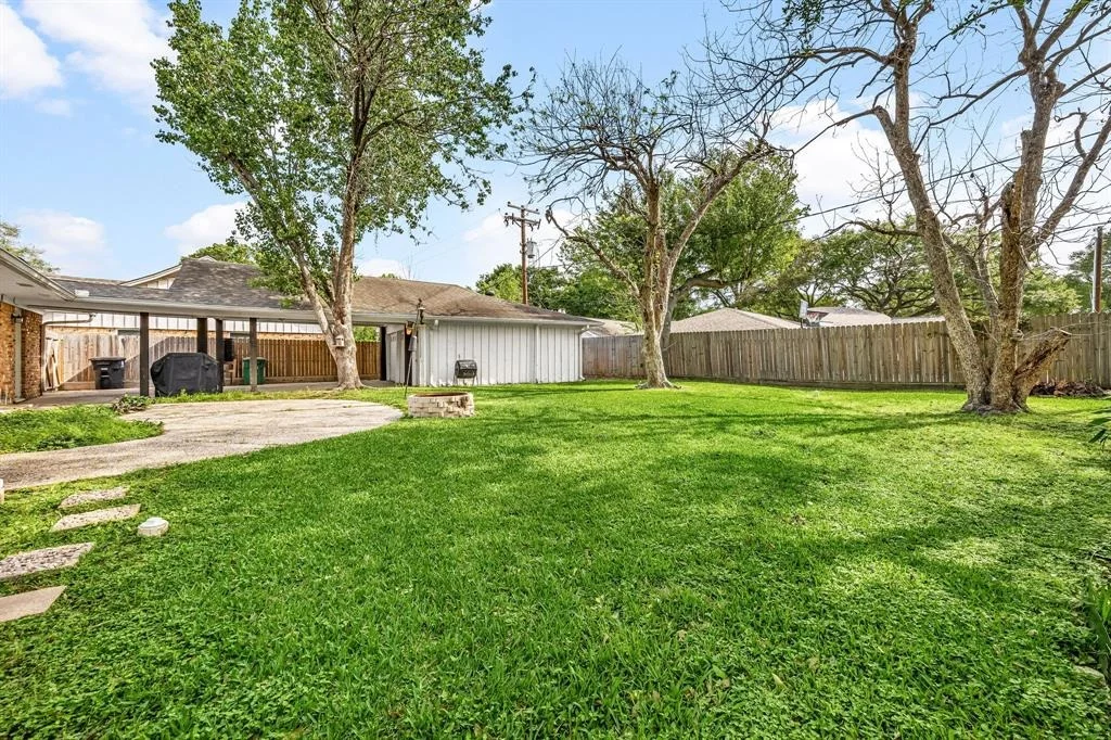 Photo of 8311 Quebec Drive