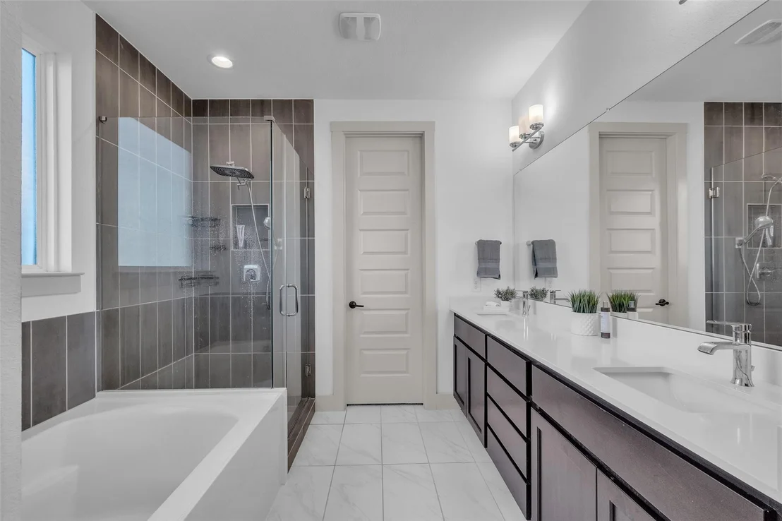 Photo of 28306 Hannahs Harbor Lane