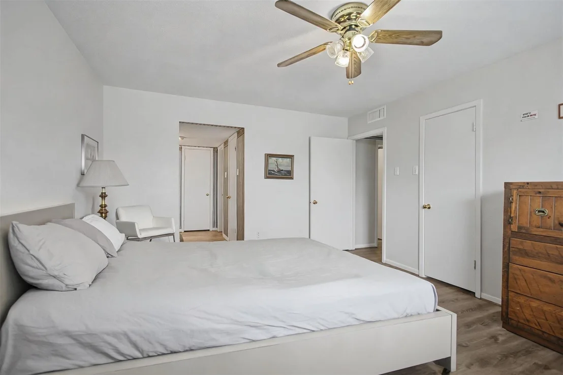 Photo of Unit 93 at 7575 Katy Freeway
