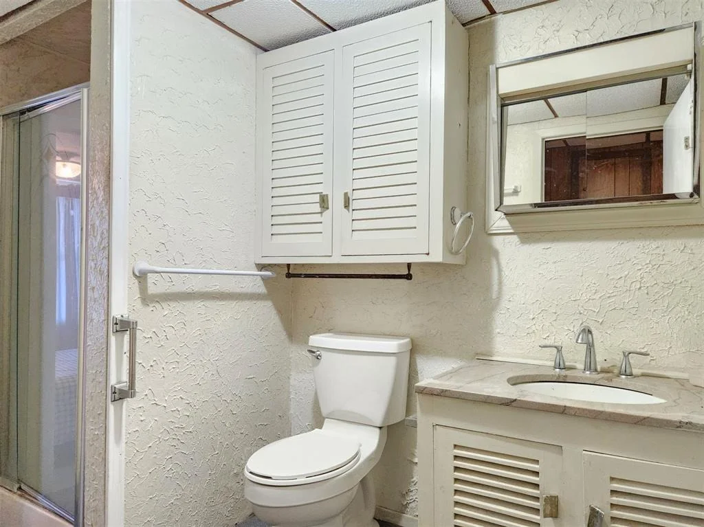 Photo of 23083 Lakeside Drive
