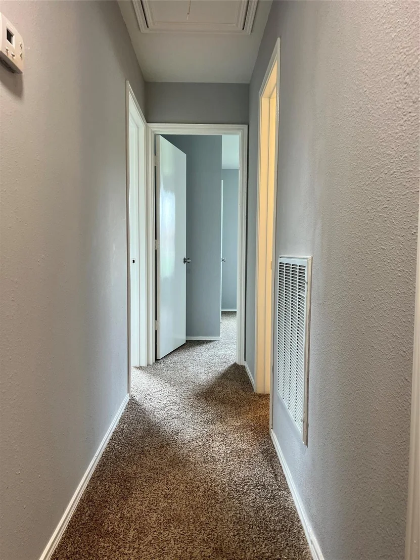 Photo of 919 N Oak Drive