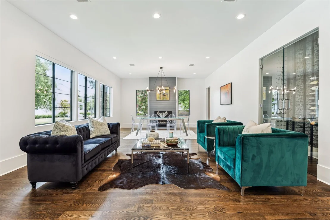 Photo of 1010 Waltway Drive