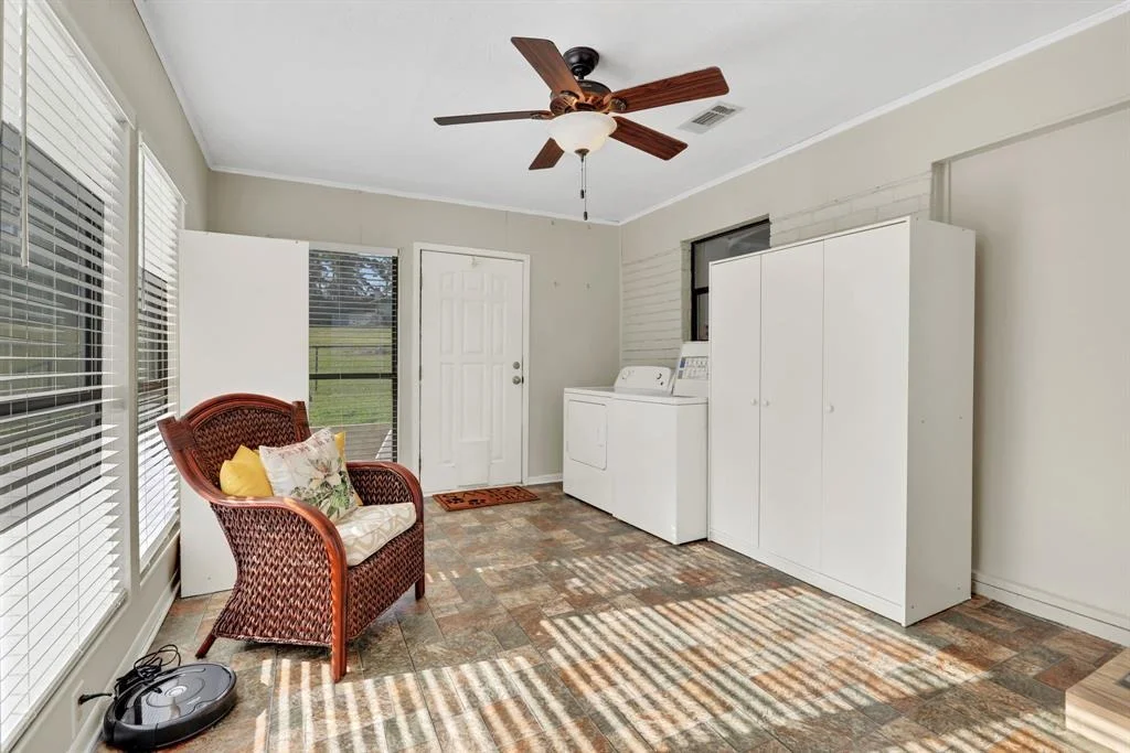 Photo of 255 Edgewater Way