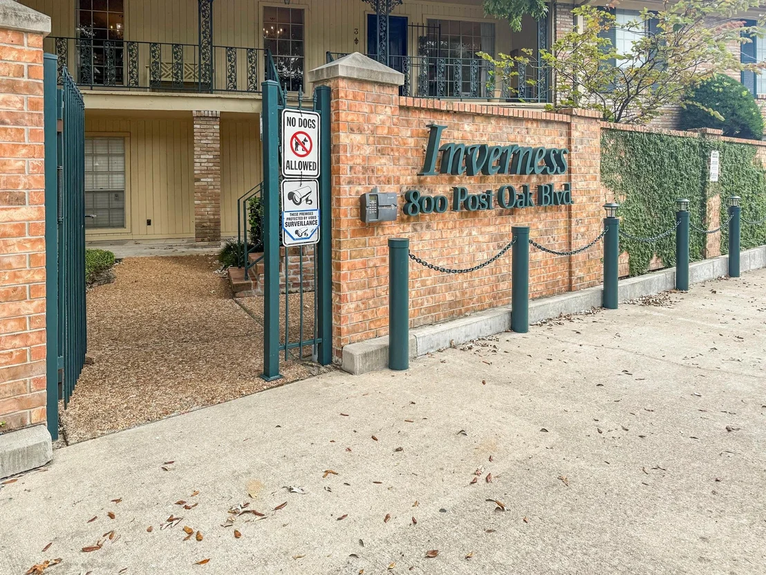 Photo of Unit 75 at 800 Post Oak Boulevard
