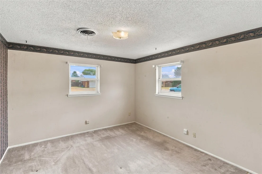Photo of 802 Ridgelea Drive