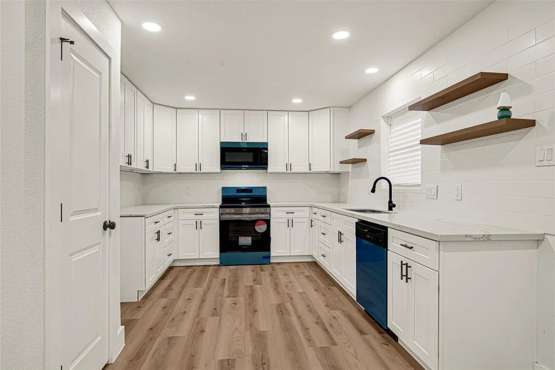 Photo of 5827 Heron Drive